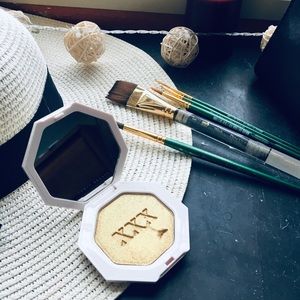 Fenty Beauty Trophy Wife Highlighter